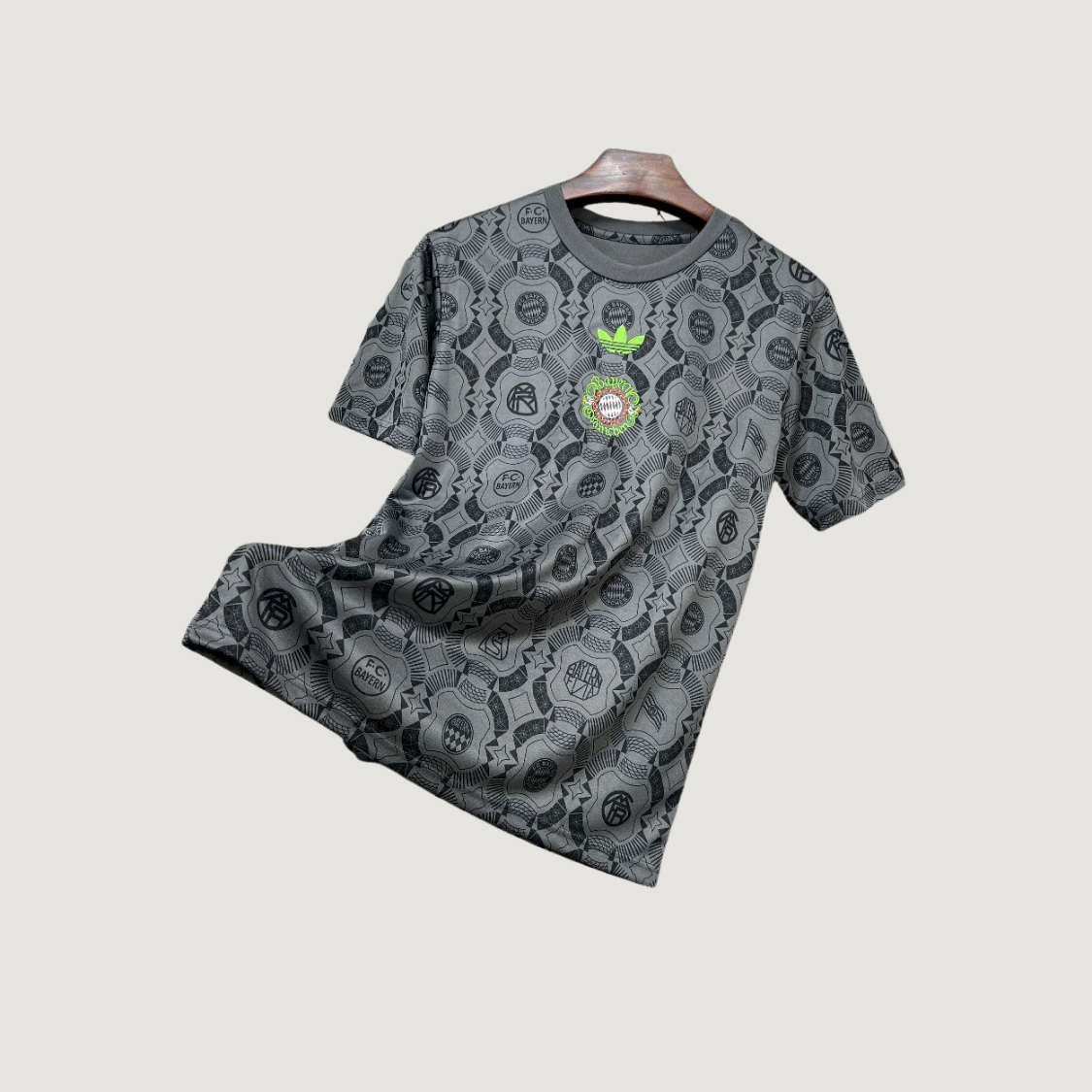 Bayern Munich – Maillot Pré-Match 2025/26 – Gris - avant