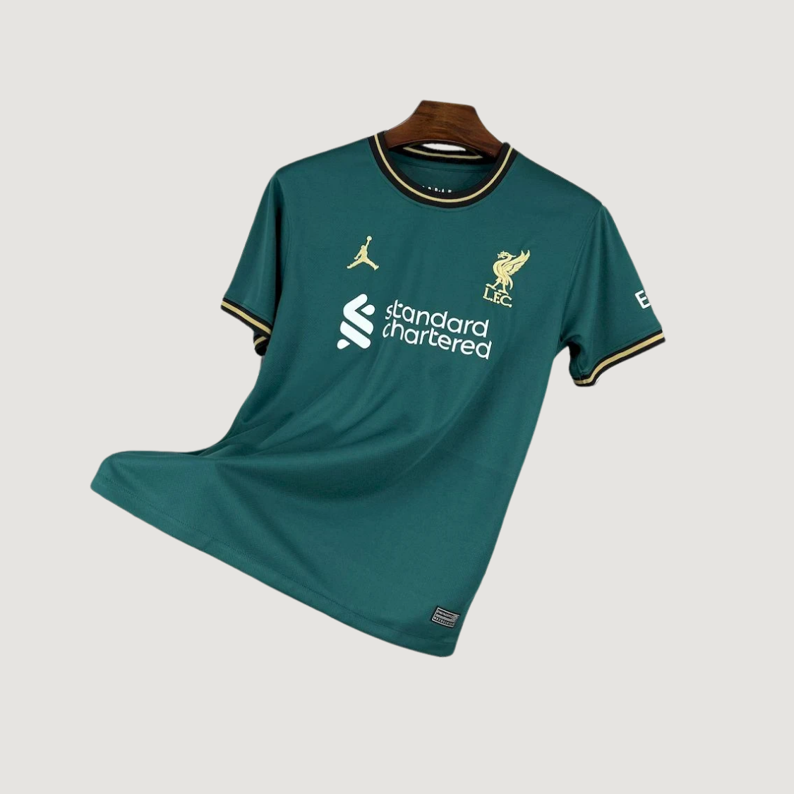 Liverpool – Maillot Édition Spéciale 2025/26 – Vert Émeraude, Doré - avant