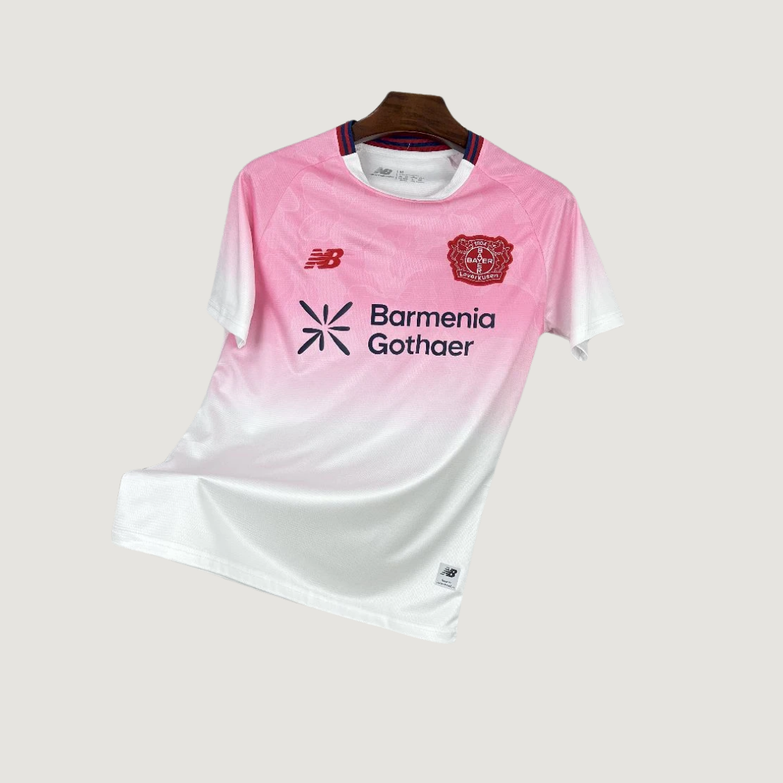 Bayer Leverkusen – Maillot Extérieur 2025/26 – Blanc, Rose Dégradé - avant