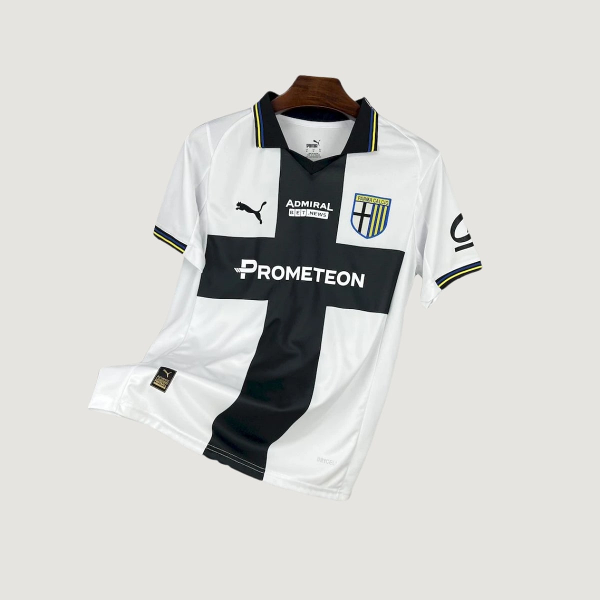 Parma Calcio – Maillot Domicile 2025/26 – Blanc, Croix Noire - avant