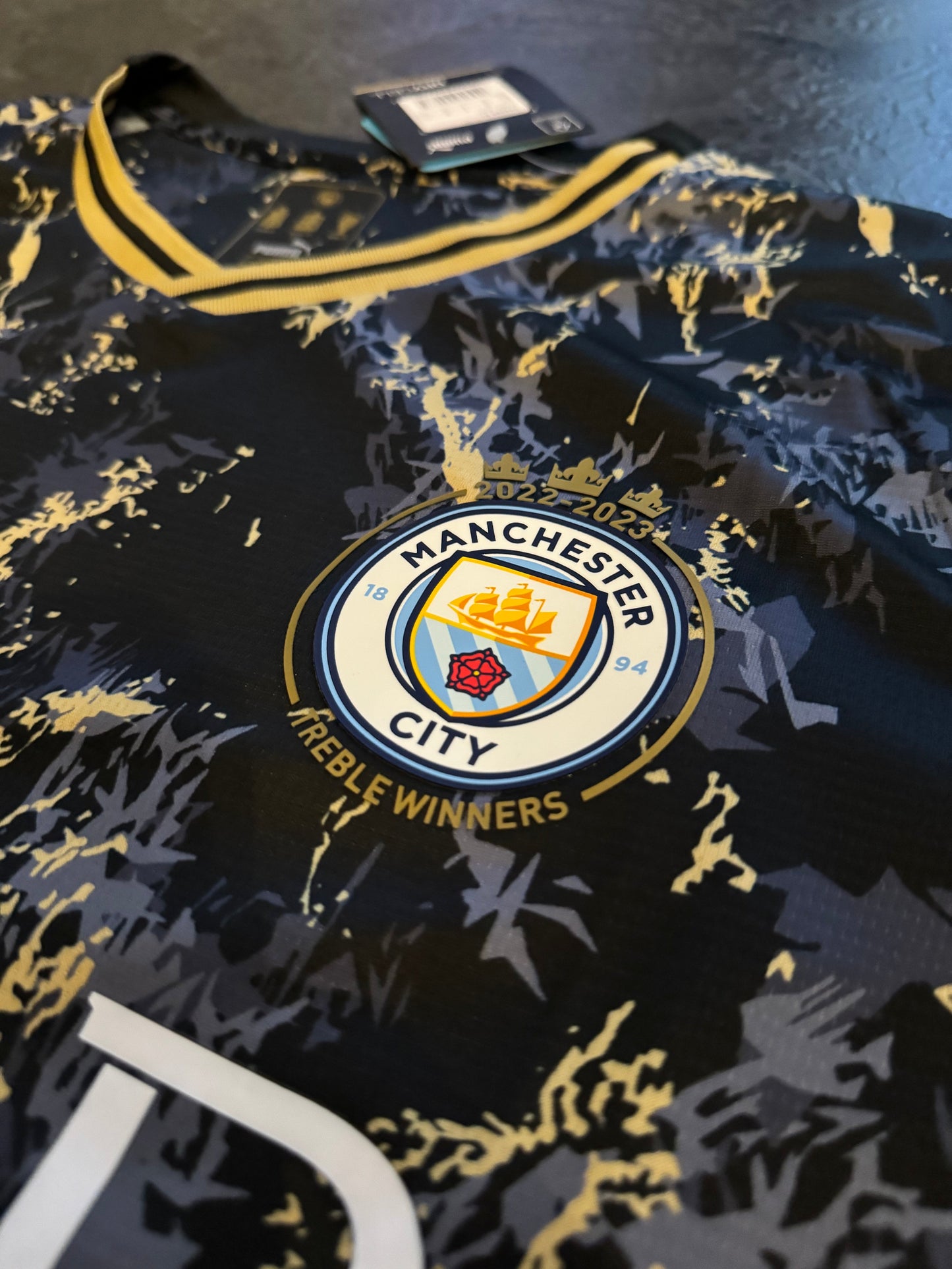 Manchester City - Maillot Édition Spéciale 23/24 - Noir, Or DERBYX