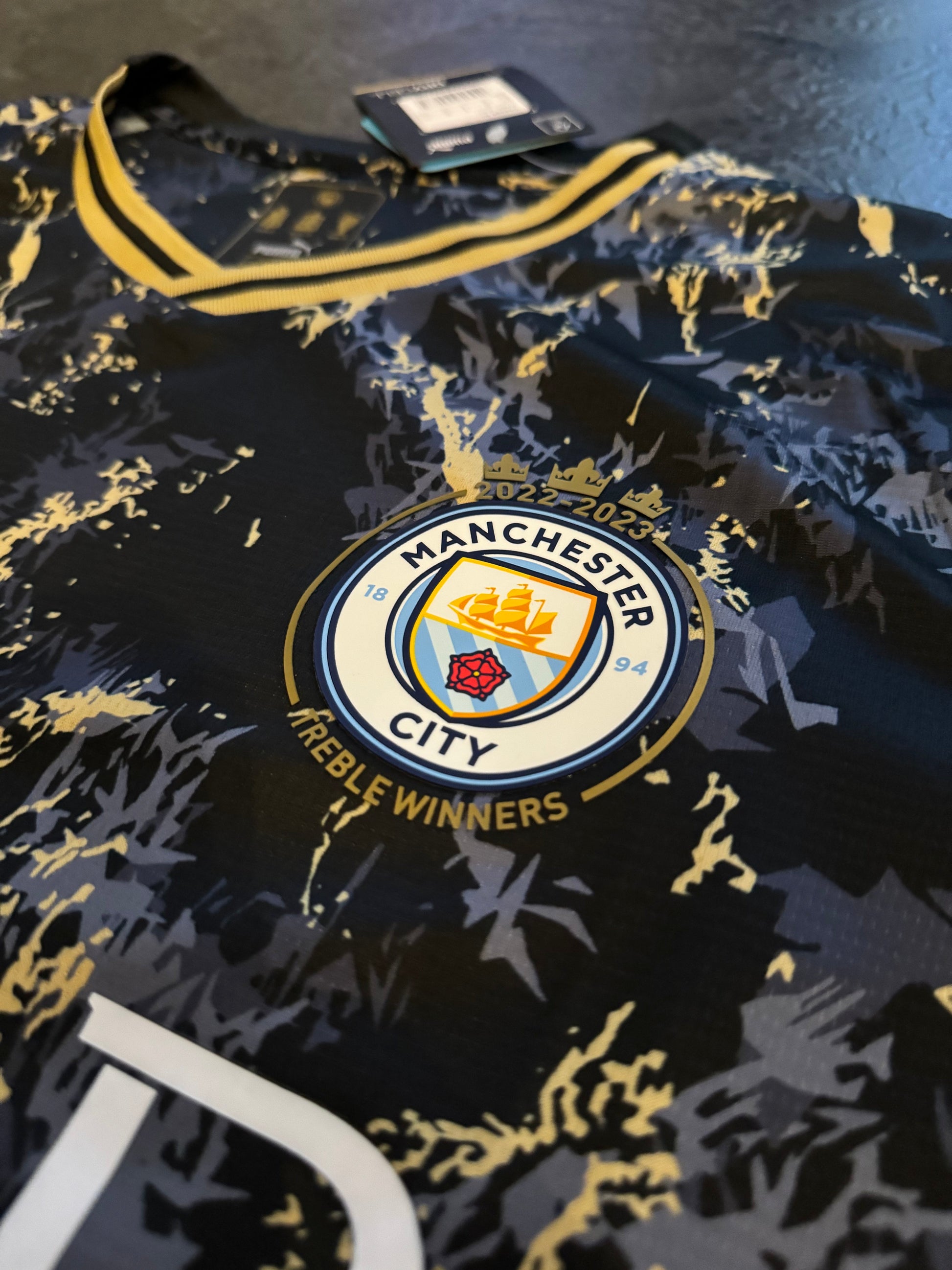 Manchester City - Maillot Édition Spéciale 23/24 - Noir, Or DERBYX