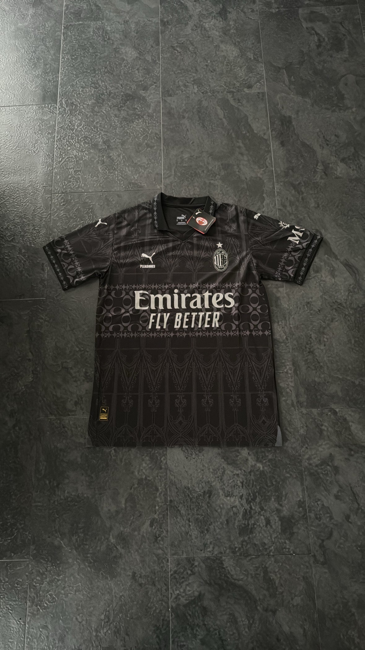 AC Milan - Maillot x PLEASURES Forth 23/24 - Noir DERBYX