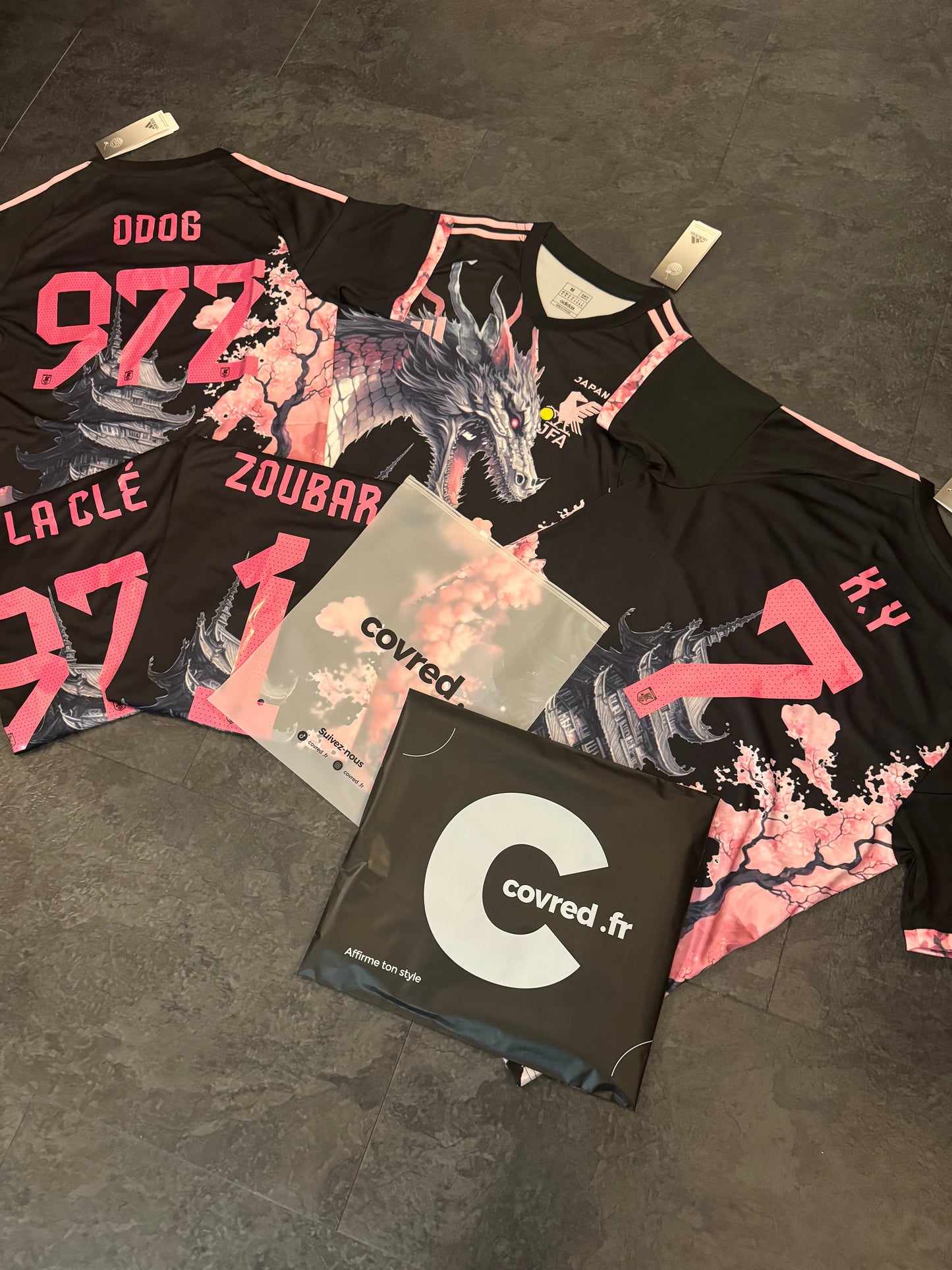 Japon - Concept - Rose, Noir 2 ( Fan ) DERBYX