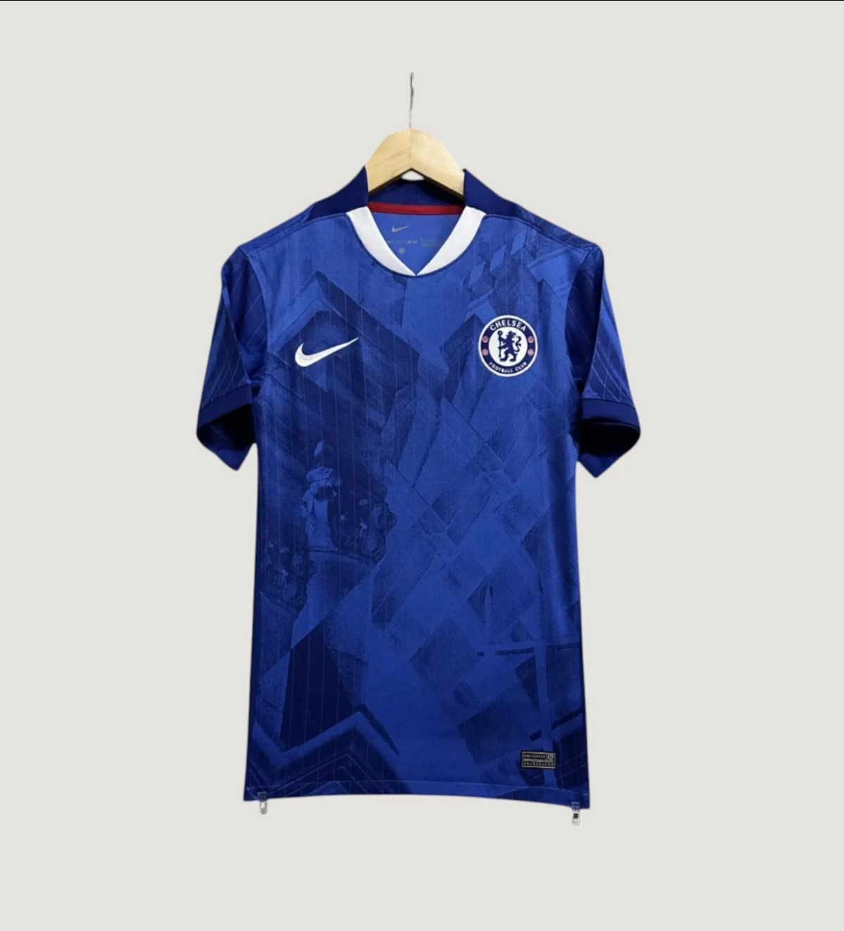 Chelsea – Maillot Domicile 25/26 – Bleu Royal & Motifs Graphiques - avant