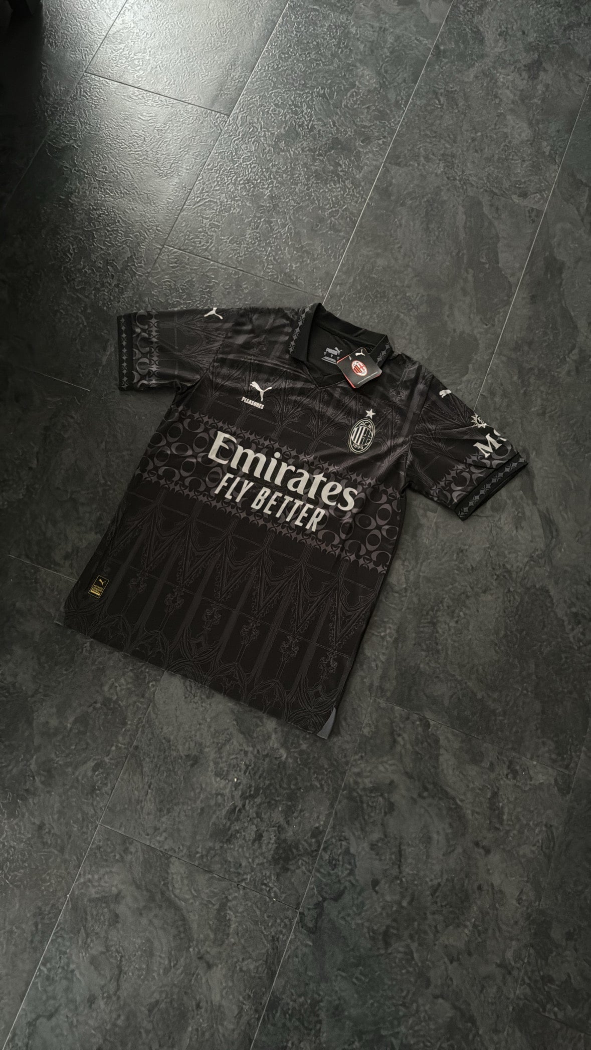 AC Milan - Maillot x PLEASURES Forth 23/24 - Noir DERBYX