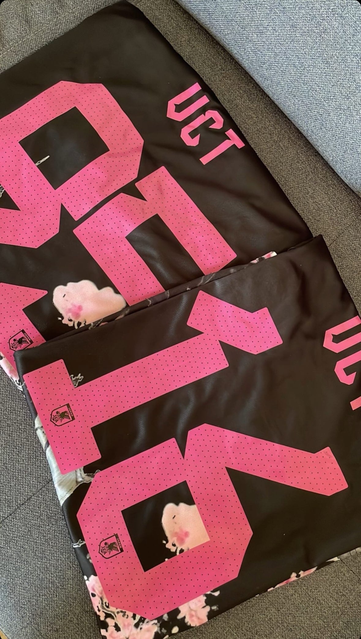 Japon - Concept - Rose, Noir 2 ( Fan ) DERBYX